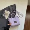 Tela de Alta Calidad con un Tacto Elegante y Sofisticado, Bolso Cruzado de Viaje Exquisito de Moda con Letras de Celebridad de Internet 2026