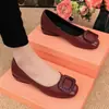 Sapatos mocassins femininos de salto baixo e rasos para comércio exterior transfronteiriço, novo estilo, couro macio, sola macia, sapatos pequenos de couro confortáveis e versáteis