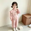 Novo Conjunto Fofo para Meninas Estilo Coreano Primavera Outono 2026 Novo Pequeno e Médio Crianças Moletom Estiloso Fashionável Conjunto de Duas Peças para Bebê