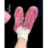 Versión de Piel de Oveja~Zapatillas de Cuero Genuino Rosa de Oso Fresa para Mujer con Aumento de Altura Oculto, Zapatillas Deportivas Casuales