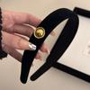 Libro Rojo Pequeño mismo estilo diadema de terciopelo negro dorado estándar Alta sensación alta Calavera tocado superior adelgazante cara redonda estilo retro Hong Kong pelo