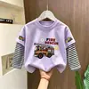 Camiseta infantil de manga comprida, novo estilo 2026, camiseta para meninos, algodão puro, estilosa, pode ser usada como camada externa, blusa falsa de duas peças