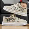 Nuevas zapatillas de pana para hombre, de moda estilo coreano, zapatos casuales versátiles de moda, cómodos y transpirables para el uso diario en todas las estaciones.