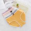 En stock al por mayor ropa interior para niñas algodón ropa interior para adolescentes cintura simple color liso estudiantes de secundaria calzones