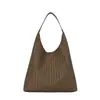 Bolso de mano tejido de lujo ligero de alta gama, nicho, para mujer, nuevo estilo 2026, moderno, popular de verano, para ir al trabajo, bolso de hombro único, tote