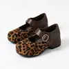 Zapatos planos casuales estilo retro, de punta fina, punta poco profunda, colección otoño 2026, tacón de cuña, suela gruesa, que aumentan la altura, zapatos de mujer estilo Birkenstock