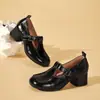 Sapatos Mary Jane de bico redondo para mulheres de meia-idade, sapatos femininos de couro macio com salto grosso para primavera e outono, tira T confortável