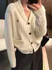 Cardigan de Tricô com Ponto Trançado e Bordado de Cavalinho Estilo Old Money para Mulheres, Outono/Inverno 2026, Top com Gola Reversível, Casaco Solto Emagrecedor