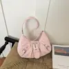 2026 Bolso de Hombro para Debajo del Brazo de Gran Capacidad con Pliegues Estilo Retro Americano Nuevo para Verano-Otoño Estilo Commuter Inspirado en Biker para Mujer