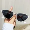 Óculos de sol de metal com armação pequena verde, moda personalizada 2024, óculos de sol estilo olho de gato, óculos para Instagram, moda europeia e americana