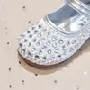 Elegantes zapatos Mary Jane de cuero para niñas, nuevos zapatos plateados de princesa para primavera y otoño 2026, versátiles zapatos de cristal para niñas pequeñas