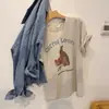 Camiseta Estilo Americano Sabor Hong Kong Redutora de Idade Estampa Retro de Desenho Animado Manga Curta para Mulheres, Novo Modelo de Verão, Algodão Puro, Caimento Solto, Top Versátil, Tendência