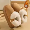 Pantuflas de algodón gruesas de suela gruesa y talón cerrado estilo padre-hijo para niños, ropa de casa de invierno, antideslizantes, cálidas y de felpa, pantuflas de algodón al por mayor para mujer.