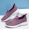 Sapatos de Pano Velho Pequim Atacado Femininos Leves Respiráveis Antiderrapantes Sapatos para Meia-Idade e Idosos Fundo Plano Malha Voadora Sapatos Femininos Sapatos de Pano para Mãe