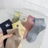 Meias Transfronteiriças para Mulheres com Letras Coloridas de Doces H Meias Esportivas Meias Simples Meias de Cano Baixo Versáteis para Mulheres Meias de Algodão Meias de Corrida de Algodão