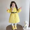 Casaco Longo Acolchoado de Algodão para Meninas Inverno 2025 Novo Estilo Coreano Moda Infantil Espesso Quente Roupas de Algodão de Inverno