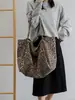 Bolso de Mujer 2023 Nuevo Modelo Bolso de Hombro Estampado de Leopardo Bolso de Compras Casual Gran Capacidad Moda Europea y Americana Bolso Tote de Color Sólido