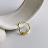 Anillo de Banda Lisa Geométrico Curvo de Onda de Plata de Ley 925 Estilo Minimalista INS Diseño de Nicho Anillo Versátil para Dedo Índice Banda Mujeres