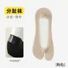 Meias de barco com dedos divididos femininas super decotadas invisíveis de dois dedos estilo fino de verão multicoloridas sensação refrescante sapatos de casco de porco meias antiderrapantes invisíveis