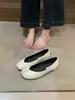 Zapatos retro de mujer con punta dividida tipo pezuña de cerdo, con 3 cm de aumento interno de altura, nuevos mocasines versátiles para el día a día, primavera/otoño 2026, sin cordones