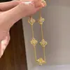 Pulsera de Cinco Flores con Mortero de Cruz de Diamante Completo de un Solo Lado Joyería de Mortero de Diamante Deslumbrante Dorado Antiguo para Mujeres