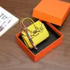 Nuevo y moderno colgante de mini bolso de platino, bolso de lipstick de alta gama, decoración de bolso para auriculares, accesorio de llavero para coche, venta al por mayor