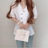 Camisa de Verão Elegante Estilo Maduro Leve Design de Nicho Gola V Manga Bufante Irregular Cintura Apertada Slim Fit Top para Mulheres