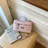 Bolso de mano de cadena de alta gama con patrón de diamante para mujer, nuevo y elegante bolso cuadrado pequeño para el día a día 2026, bolso de hombro y cruzado único y versátil