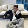 Sudadera con capucha y cremallera de estilo americano de alta gama para hombre, marca de tendencia nueva de otoño 2025, chaqueta cárdigan de color block simple para parejas