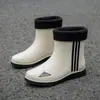 Zapatos impermeables para hombre, botas de lluvia para hombre, botas de lluvia antideslizantes resistentes al desgaste, para las cuatro estaciones, zapatos de goma de caña corta para hombre adulto, con cubrezapatos de algodón para trabajo cálido