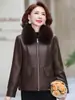 Nuevo Abrigo Cálido Grueso Elegante para Mamá para Mujeres de Mediana Edad, Chaqueta de Cuero Impermeable para Mujer con Cuello de Piel Corto para Otoño e Invierno