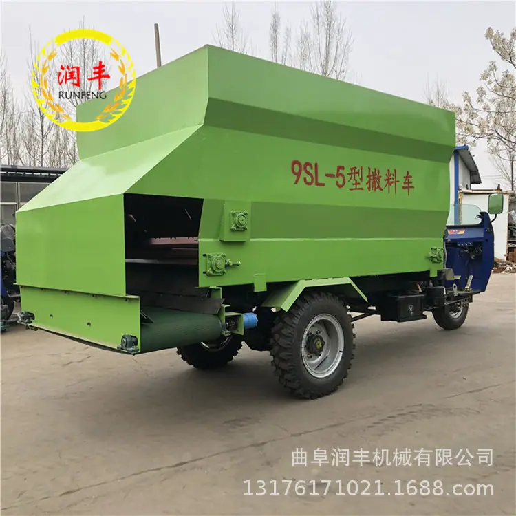 饲料撒料车