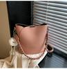 Bolsa de Ombro Estilo Nicho para Axila Feminina, Nova Tendência Primavera e Verão, Bolsa Transversal Popular para o Dia a Dia Feminina