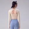Top de yoga de malla hueca con cuello cuadrado para mujer, adelgazante, transpirable, absorbente de sudor, adecuado para fitness al aire libre, correr y entrenamiento.