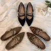 En stock~5CM Aumento de AlturaPunta Puntiaguda Mary Janes Zapatos de Mujer Retro Gamuza Corte Bajo Tacón Gato Tacón Grueso Zapatos de Salón