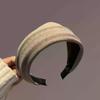 2024 Novo Arco de Cabelo de Camurça de Aba Larga para Mulheres High-end All-match Foto Headband Moda Elegante Celebridade da Internet Explosivo Presilha de Cabelo