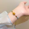 Novo Bracelete de Pérolas Coloridas Redondas para Mulheres, Estilo Retrô, Luxo Leve, Sensação de Alta Qualidade, Joia de Mão Exclusiva com Temperamento Refinado