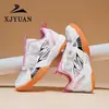 Zapatillas de bádminton para hombre y mujer, con hebilla giratoria, parte superior de malla transpirable, suela de goma duradera, diseño antideslizante, amortiguación de impactos y adecuadas tanto para competición como para entrenamiento. Hecho con material de microfibra