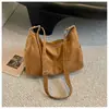 Bolsa feminina grande capacidade nova de outono de 2026, bolsa de ombro transversal lisa e moderna, bolsa casual tipo bolinho para o dia a dia