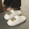 Chinelos de algodão felpudo para homens, novo modelo de inverno 2024, chinelos de casa para casais com calcanhar fechado, sola grossa, antiderrapantes, chinelos de algodão quentes para mulheres