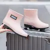 Zapatos de agua para mujer, botas de lluvia hasta la pantorrilla, botines de moda, zapatos de goma antideslizantes para adulto, zapatos impermeables, botas de lluvia con forro de polar para mujer, engrosados
