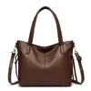 Bolsa elegante de grande capacidade para mães de meia-idade, novo modelo 2026, bolsa de ombro e transversal vintage em couro macio