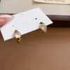 Brincos redondos de zircônia super brilhantes banhados a ouro real 18K, toque de luxo leve de alta qualidade, requintados, modernos, brincos simples para mulheres