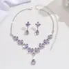 Conjunto de tres piezas con collar, pendientes y pulsera de diamantes de imitación, estilo europeo y americano, color rosa, azul y rojo, muy popular en Amazon.