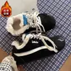 Tênis quentinhos estilo retrô com forro de fleece para mulheres, nova coleção de inverno 2026, sapatos casuais populares, de sola grossa, versáteis, estilo treino alemão, sapatos de algodão felpudo
