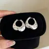 Elegante HerederaEstilo Fresco Bolso de Lunares Plateados Arete Arete Único Mujer 2026 Aretes Súper Hermosos