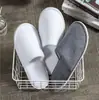 Pantuflas de hotel desechables, felpa de coral engrosada, adecuadas para hoteles, viajes, casas de huéspedes y uso doméstico, antideslizantes, personalizables para huéspedes, disponibles al por mayor