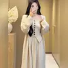 Estilo Otoño e Invierno, Lujo Accesible, Chaqueta Cardigan de Punto de Longitud Media, Conjunto de Tres Piezas de Falda y Suéter con Top de Tubo de Hombro Inclinado