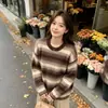 Suéter de punto de lana cepillada para mujer, top de punto a rayas de cuello redondo, nuevo top de punto base con degradado de moda otoño e invierno