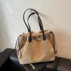 Bolsa de Veludo Cotelê para Mulheres, Grande Capacidade, Nova Bolsa de Ombro Casual Outono e Inverno 2026, Bolsa Tote de Alta Qualidade para o Dia a Dia